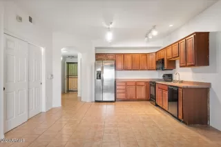 Photo #3: 6515600 Listing