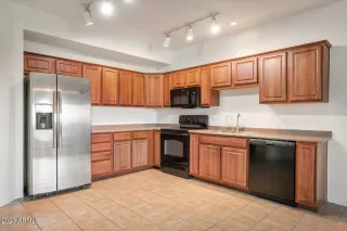 Photo #4: 6515600 Listing