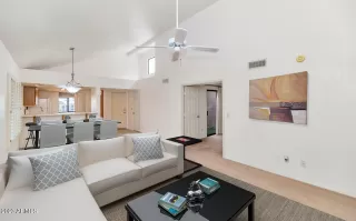 Photo #5: 6515624 Listing