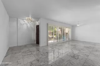 Photo #6: 6515800 Listing