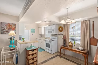 Photo #6: 6516540 Listing