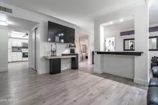 Photo #5: 6517833 Listing