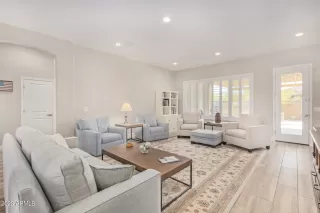 Photo #5: 6517898 Listing