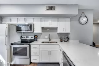 Photo #5: 6518863 Listing