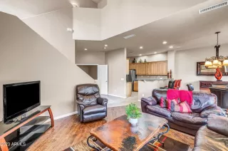 Photo #2: 6518887 Listing 