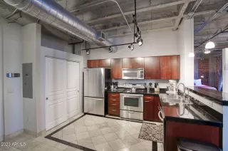 Photo #5: 6519129 Listing