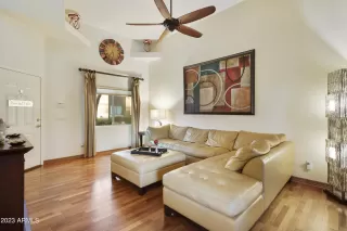 Photo #5: 6519747 Listing