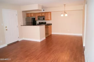 Photo #6: 6519807 Listing