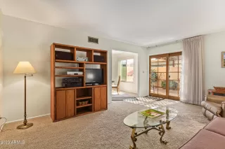 Photo #5: 6519878 Listing 