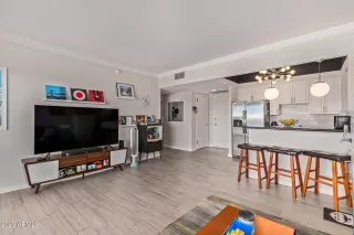 Photo #6: 6519947 Listing