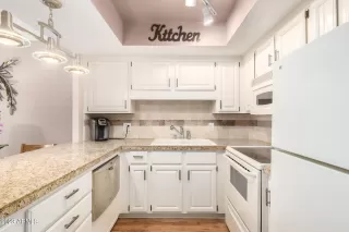 Photo #6: 6520474 Listing