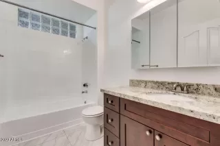 Photo #6: 6520757 Listing