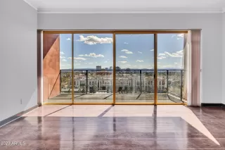 Photo #5: 6521359 Listing