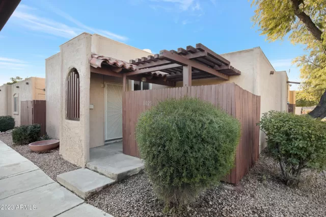 MLS: 6521569 Condo For Sale