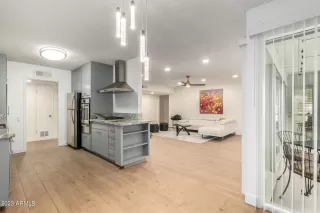 Photo #3: 6521985 Listing