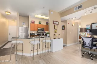 Photo #4: 6523972 Listing