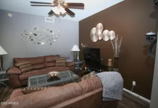 Photo #5: 6526841 Listing