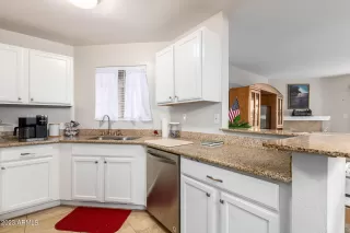 Photo #5: 6526988 Listing