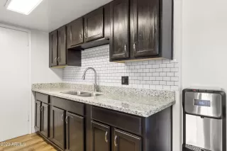 Photo #5: 6528032 Listing