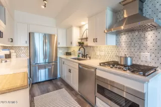 Photo #5: 6528629 Listing