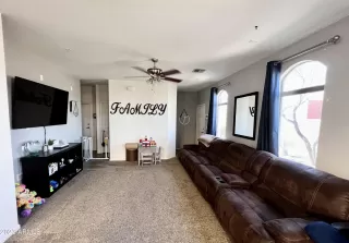 Photo #5: 6528918 Listing