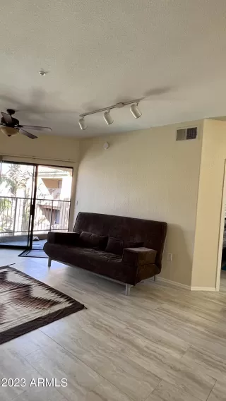 Photo #2: 6529767 Listing