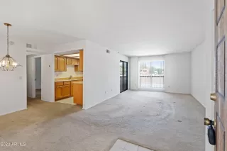 Photo #5: 6529888 Listing