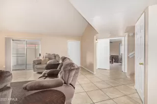 Photo #5: 6530256 Listing