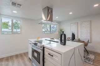 Photo #5: 6530555 Listing