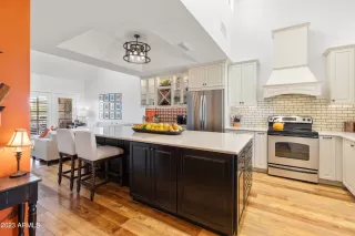 Photo #4: 6530693 Listing