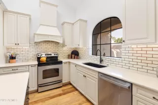 Photo #5: 6530693 Listing