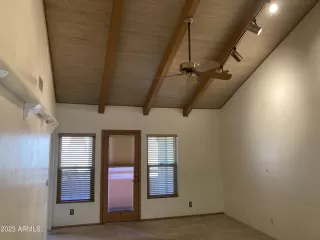 Photo #5: 6531407 Listing