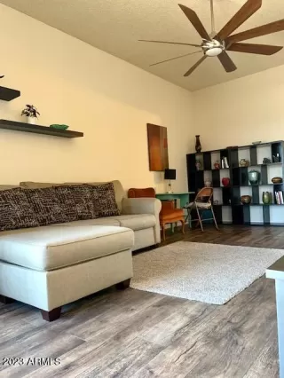 Photo #4: 6531668 Listing