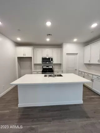 Photo #2: 6533333 Listing