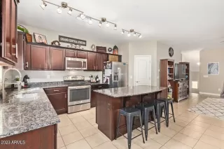 Photo #5: 6533850 Listing