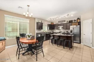 Photo #6: 6533850 Listing