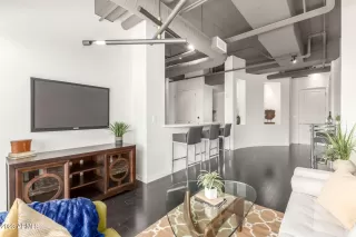 Photo #2: 6534472 Listing