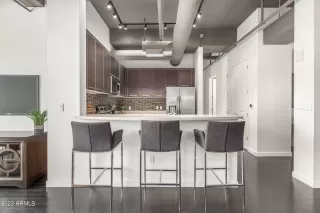 Photo #5: 6534472 Listing