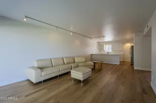 Photo #5: 6535343 Listing