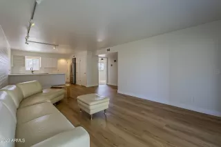 Photo #6: 6535343 Listing