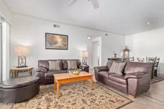 Photo #3: 6536327 Listing