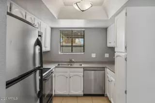 Photo #5: 6536666 Listing