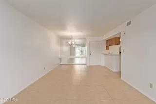 Photo #5: 6536806 Listing