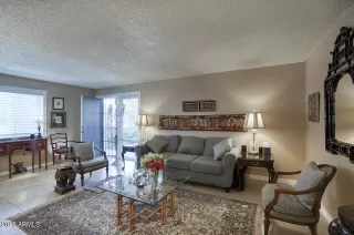 Photo #4: 6538064 Listing