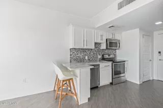 Photo #5: 6538096 Listing