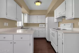 Photo #5: 6538884 Listing