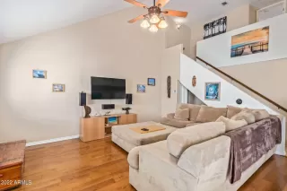 Photo #5: 6538887 Listing