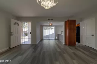 Photo #5: 6539098 Listing 