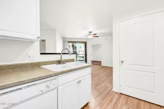 Photo #6: 6540757 Listing 