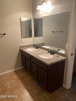 Photo #5: 6541001 Listing